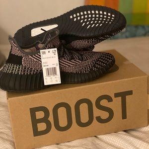 Yeezy 350 v2 “yecheil” Deadstock